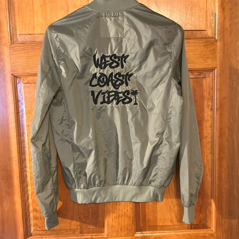 West Coast Army Green Vibes Light Weight Bomber Jacket W/Pockets Size Small -EUC